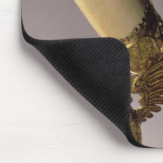 銀金メッキの山が付いているアイボリーのきばの飲む角 マウスパッド (コーナー)