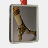 銀金メッキの山が付いているアイボリーのきばの飲む角 メタルオーナメント (右)