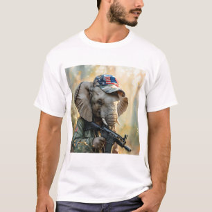 銃とクールカモフラージュのアメリカを持つMAGA象 Tシャツ