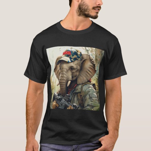 銃とクールカモフラージュのアメリカを持つMAGA象 Tシャツ (正面)