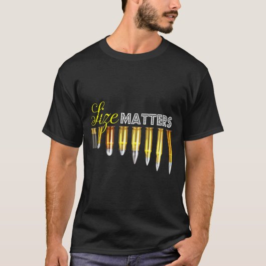 銃のサイズが全てだ ファン・ガン・セカンド・アメンドメント Tシャツ (正面)