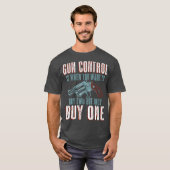 銃の持ち主が1人買いるおもしろいとき Tシャツ (正面フル)