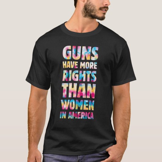 銃はアメリカの女性より権利が高い Tシャツ (正面)