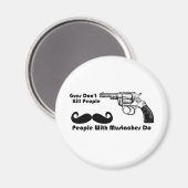 銃は人を殺さない、口ひげを持つ人は マグネット (正面/裏面)