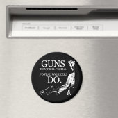 銃は人を殺さない、郵便局員はTシャツを着る マグネット (インサイチュ (食洗機))