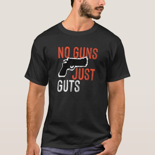銃は全く突進しない Tシャツ (正面)