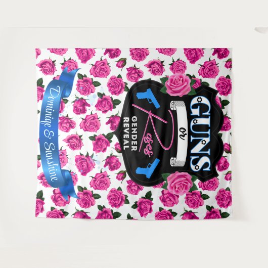 銃またはバラピンク/ブルー性別が赤ちゃんのシャワーを明らかにする タペストリー (正面(横))