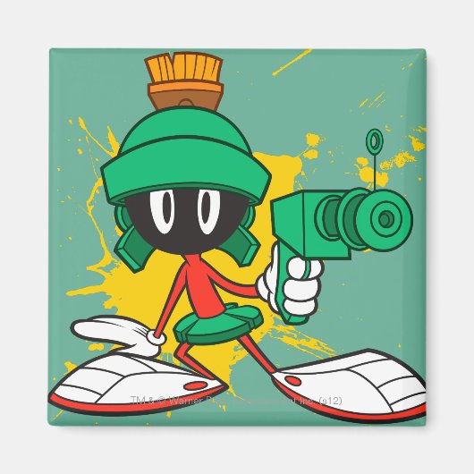 銃を持つマーヴィン マグネット (正面)