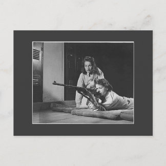 銃を持つ女の子， 1940年代 ポストカード