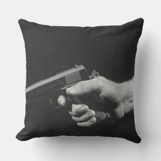銃を握っている人 クッション (正面)