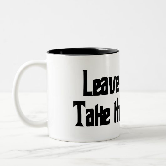 銃を残して下さい。 cannoli.を取って下さい ツートーンマグカップ (左)