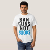 銃を規制せよ、本を規制するな Tシャツ (正面フル)