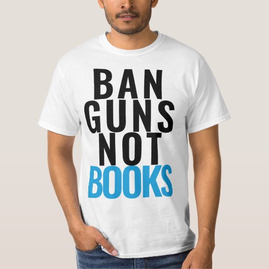 銃を規制せよ、本を規制するな Tシャツ (正面)