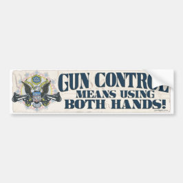 銃砲規制: ワシを銃Toting両方の手を使用して バンパーステッカー