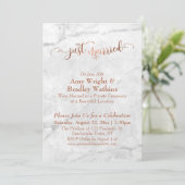 銅の「Just Married」の文字が白大理石の上に刻まれている 招待状 (スタンド正面)