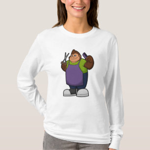 鋏と櫛で理髪師のゴリラ Tシャツ