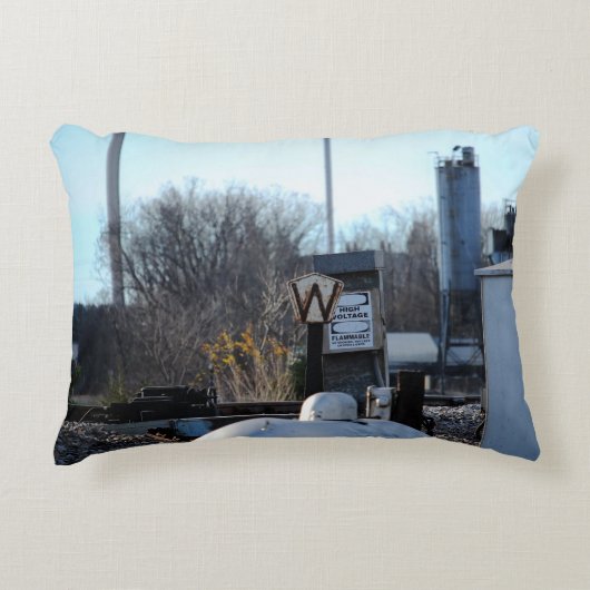 鋳鉄N&Wの鉄道笛印の枕 アクセントクッション (正面)