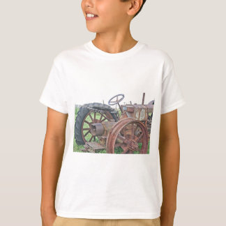 錆ついたトラクター Tシャツ