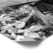 錆びたガーデンツールブラックとホワイトプリント ポスター (角)