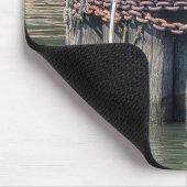 錆びたチェイン包まれたズのまわりにハーバーパイリング マウスパッド (コーナー)