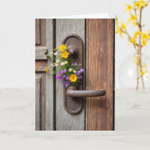 錆びたドアハンドルのワイルドフラワーブーケ カード (黄色い花)