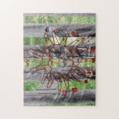 錆びたワイヤー太陽顔芝生のフェンス上の装飾 ジグソーパズル (縦)