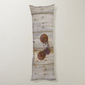 錆びたヴィンテージの古い鉄の南京錠の木製のドア_ ボディピロー (裏面 (縦))