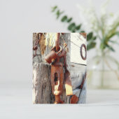 錆びた古いチェーンと工具 ポストカード (スタンド正面)