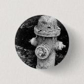 錆びた古い消火栓の写真ピン 缶バッジ (正面)