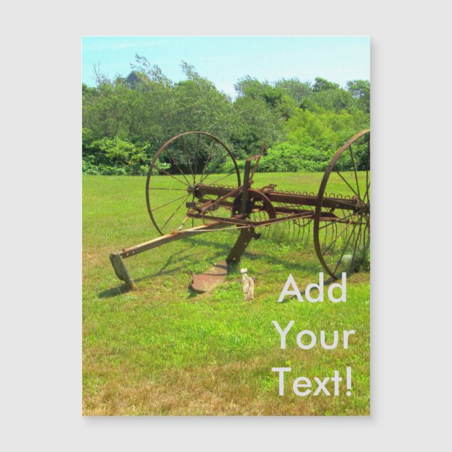 錆びた古い農場設備 (正面)