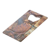 錆びた金属サイディング旧産業建物詳細 クレジットカード栓抜き (正面アングル)