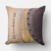 錆びた金属物体 クッション (正面)