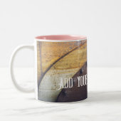 錆びた金属物体 ツートーンマグカップ (左)