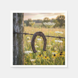 錆びた馬蹄がトゲトゲの針金フェンスに引っかかっている スタンダードカクテルナプキン