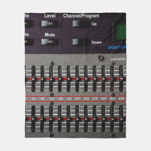 録音スタジオのサウンドミキサーのボタン。 フリースブランケット (正面)