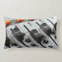 録音スタジオのミキサーのフェーダー