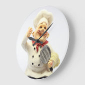 鍋陶器の置物を持つ笑うシェフ ラージ壁時計 (傾斜)