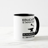 鍛冶屋が重要 マグカップ (正面右)