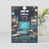 鍵おもしろいボーイクールキッズゲームレベルアップ6誕生日 招待状 (スタンド正面)