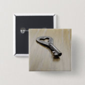 鍵のクローズアップ 缶バッジ (正面&裏面)