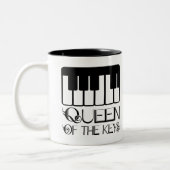 鍵のピアノの女王 ツートーンマグカップ (左)