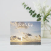 鍵ウェストゴールデンサンセットと鳥飛んでいる ポストカード (スタンド正面)