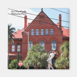 鍵ウェストフロリダ州セーラーキスをするナースWWII マグネット