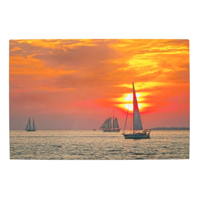 鍵ウェスト、フロリダ、サンセットで帆船 メタルプリント (正面)