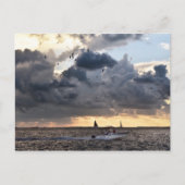 鍵ウエスト魚釣りボートアットサンセット ポストカード (正面)