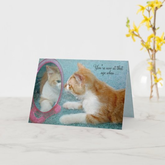 鏡を見ている誕生日の虎猫猫 カード (黄色い花)
