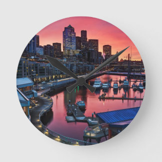 鐘港で見る桟橋66の日の出 ラウンド壁時計