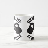 鐘- Kettlebell著グラブの生命 コーヒーマグカップ (中央)
