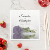 長いエレガントステムダスティパープルバラ結婚 スタンダードランチョンナプキン (インサイチュ)