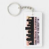 長いビーチスカイライン緯度と経度 キーホルダー (正面)